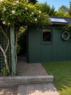 Waterside studio on River Thames - 6