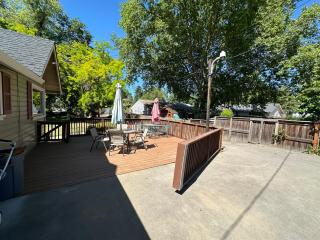 Family Retreat w Pool Hot Tub 3 Private Homes - 9