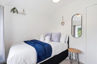 Crew Comfort Walsall Sleeps 6 Fast Wi-Fi - 3