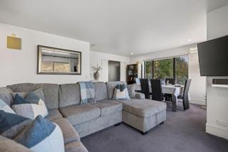 Jaw Dropping Views, Close To The Heart Of Queenstown - 1