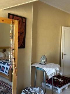 Cozy Downtown Stay - 3