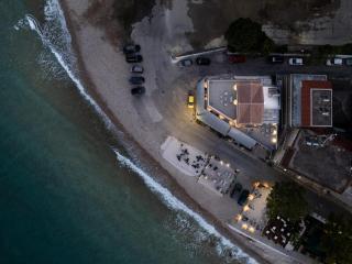 Ristanis Blue Mare Beachfront Retreat - 3