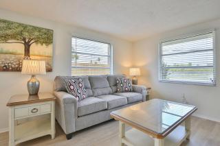 Cute 2 bedroom home close to it all - 7