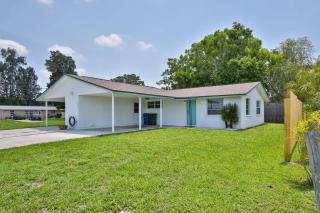 Cute 2 bedroom home close to it all - 0