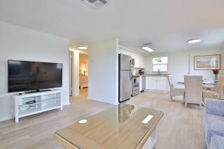 Cute 2 bedroom home close to it all - 5