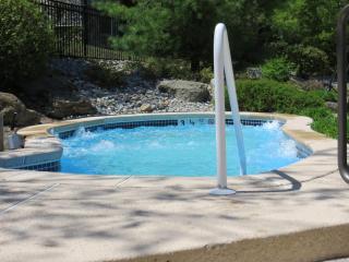 Walk to Waterpark Pool Hot Tub 09 23 Maple Crescent - 7