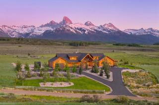 Luxe Teton View Log Cabin Hot Tub Large Groups - 0