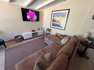 Renovated & reclaimed cozy downtown Davis house - 0