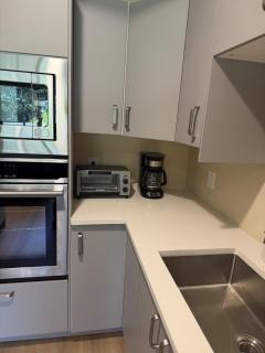 Renovated & reclaimed cozy downtown Davis house - 8