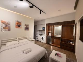 private comfy studio - 6