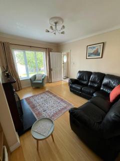 4 Bedroom Haven 10 mins walk to beach - 4