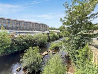 1 Bedroom Apartment - River Views & Free Parking - 8