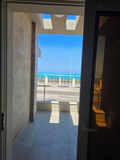 Beachfront Marina 5 Villa & Private Beach Spot - 0