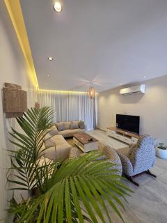 Beachfront Marina 5 Villa & Private Beach Spot - 9
