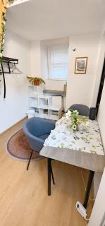 Small Cozy Loft Studio with small private Kitchenette and Shower - 8
