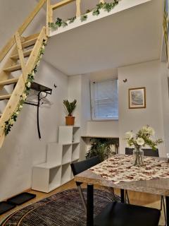 Small Cozy Loft Studio with small private Kitchenette and Shower - 5