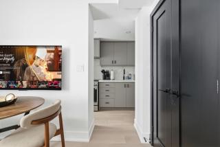 Roncesvalles Charm Stylish 1BR Near High Park - 1
