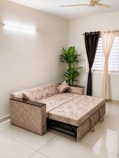 306 - Stylish 2BHK by Everloft - Balcony & Comfort - 8