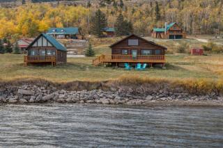 Henry's Lake View Cabin + BBQ + Fire Pit + Decks! - 8