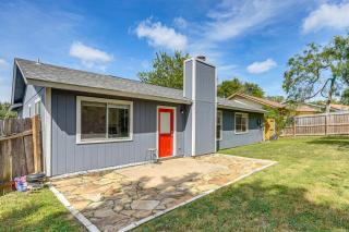Fenced Yard! Austin Group Escape Near Golf - 9