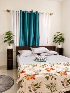 403 - Stylish 1BHK by Everloft - Balcony & Comfort - 1