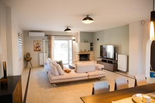 Exclusive Villa with Pool - 2