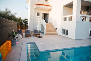 Exclusive Villa with Pool - 7