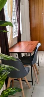 405 - Stylish 2BHK by Everloft - Balcony & Comfort - 0