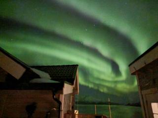 Discover the ultimate aurora escape with a cozy outdoor sauna and hot tub - 6