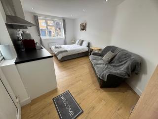 London Heathrow Ashford Escape Flat 1 - 2