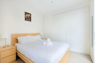 Lakeside Luxury 1BDR 1BA with Gym - 4