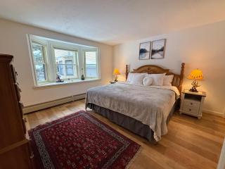12MV Townhome in historic Maplewood Village, pool, hot tub, gym - 5