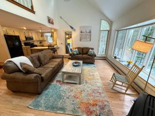 12MV Townhome in historic Maplewood Village, pool, hot tub, gym - 2