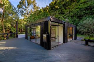 Total native bush seclusion Modern renovation - 0