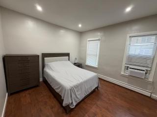 Newly Renovated Home 20 Min to NYC & MetLife - 8