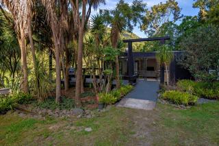 Total native bush seclusion Modern renovation - 1