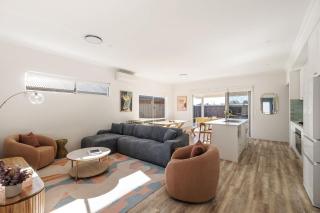 Palm Cove - Tranquil Coastal Retreat with Fire Pit - 0