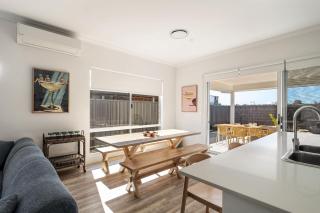 Palm Cove - Tranquil Coastal Retreat with Fire Pit - 1