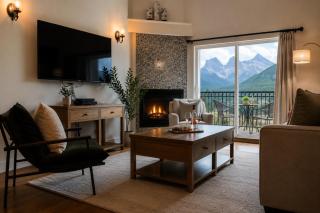 Penthouse with Waterpark Sleeps 8 Spacious Views - 0