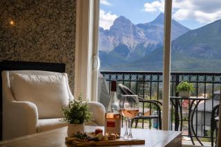 Penthouse with Waterpark Sleeps 8 Spacious Views - 4
