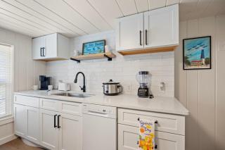 Duplex -Downtown Pensacola Stay with Private Hot Tub - 6