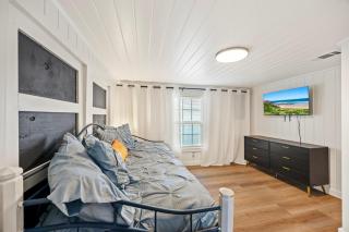 Duplex -Downtown Pensacola Stay with Private Hot Tub - 2