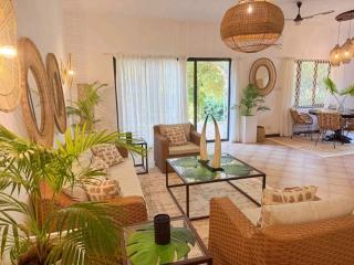 Palm Villa Hideaway - 3