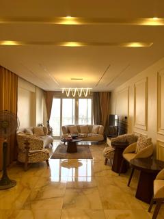 Spacious Modern Apartment - 6