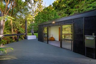 Total native bush seclusion Modern renovation - 9