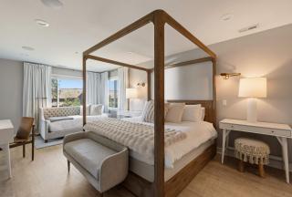 3 BR Penthouse with Lake Views Near Gozzer - 1