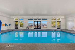 3 BR Penthouse with Lake Views Near Gozzer - 5