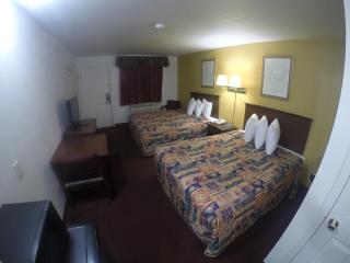 Rodeway Inn - Goddard - 1