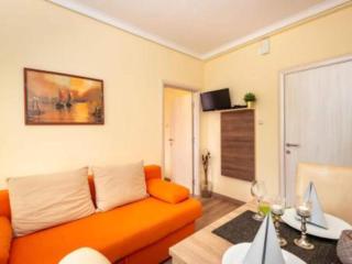 Villa Goldfield - Classic One Bedroom Apartment with Sea View and Balcony - 0