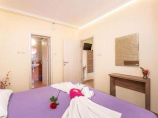 Villa Goldfield - Classic One Bedroom Apartment with Sea View and Balcony - 1